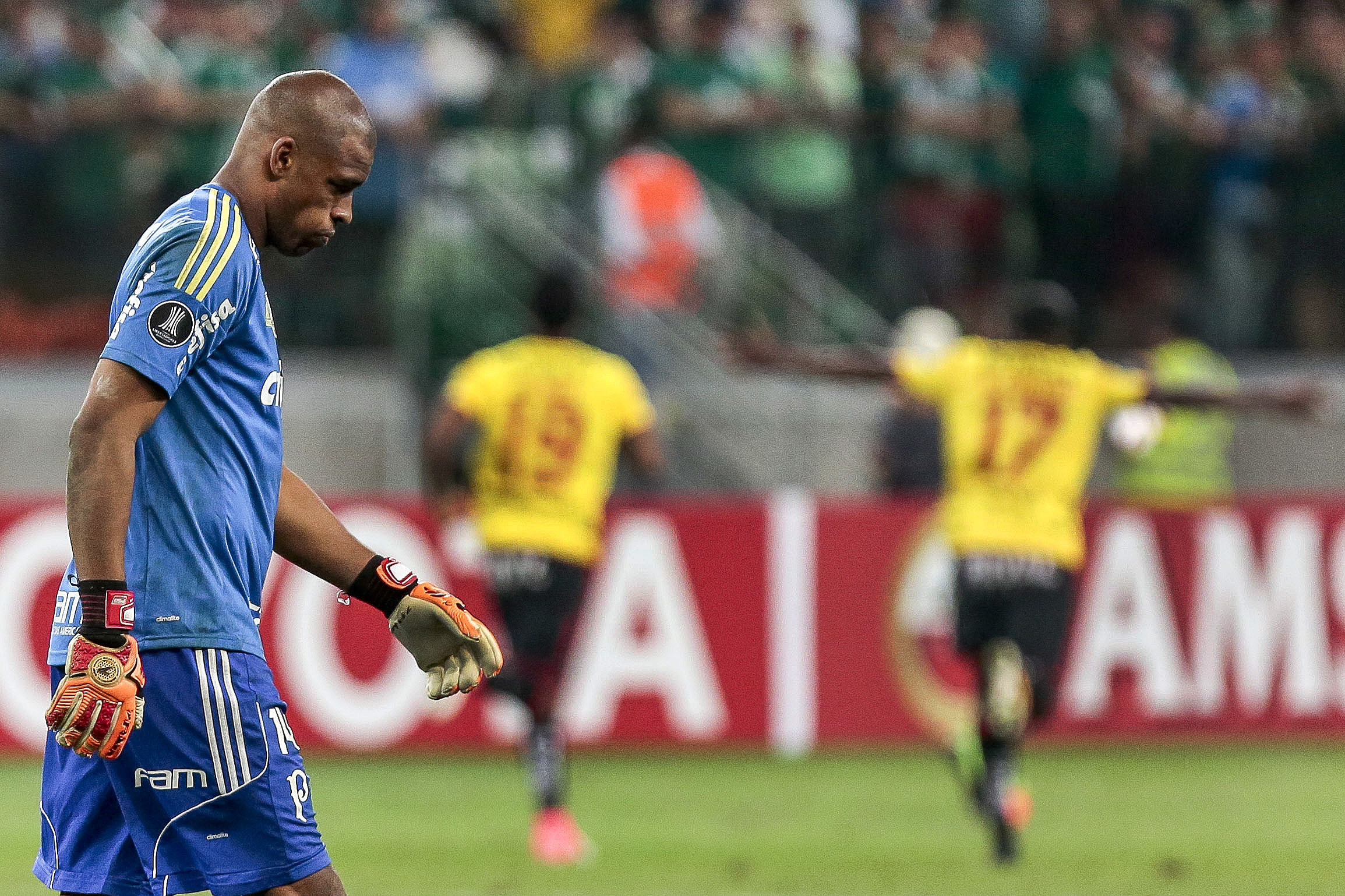 Agif/Ale Cabral – Jailson não consegue salvar Palmeiras contra Barcelona.