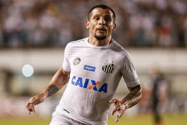 Foto: Marcello Zambrana/AGIF – Vecchio defendeu o Santos entre 2016 e 2018