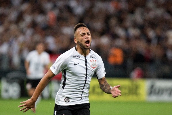 Foto: Daniel Vorley/AGIF – Maycon foi campeão com o Corinthians em 2017 e agora retorna à equipe