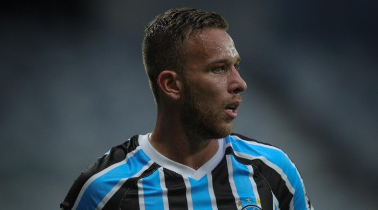 Foto: Pedro Vale/AGIF - Arthur iniciou sua carreira no Grêmio