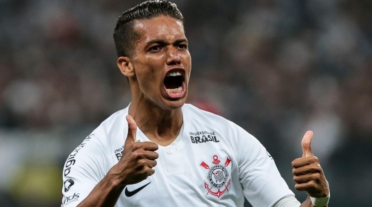 Foto: Ale Cabral/AGIF - Pedrinho foi revelado pelo Corinthians