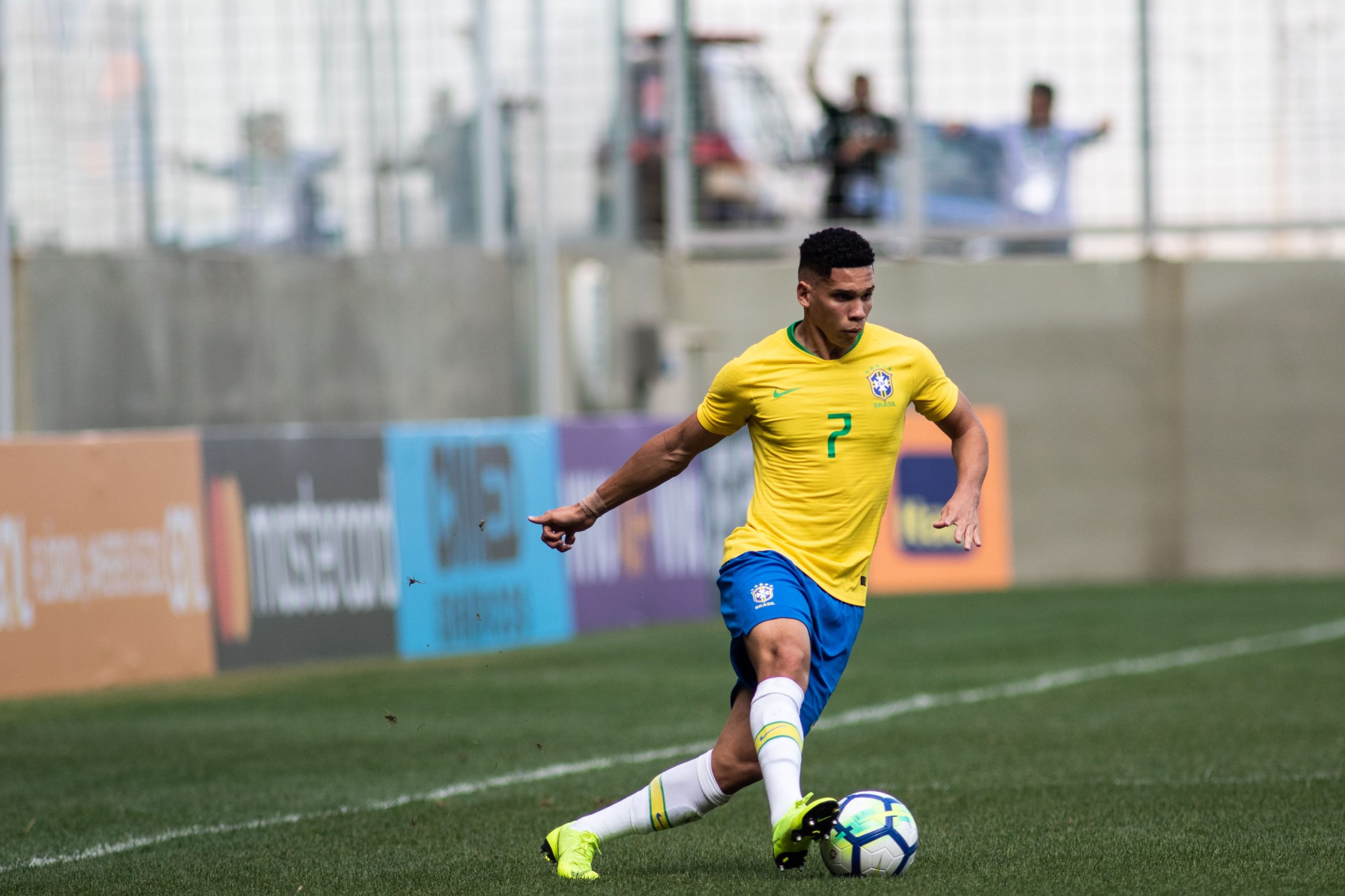 Foto: Marcelo Alvarenga/AGIF – Paulinho foi pedido por flamenguistas