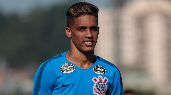 Pedrinho em treino do Corinthians (Foto: Marcello Zambrana/AGIF)