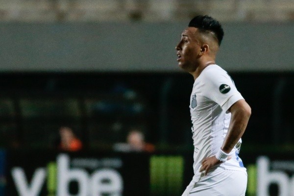 Foto: Marcello Zambrana/AGIF – Cueva teve passagem polêmica no Peixe