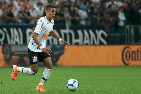 Foto: Marcello Zambrana/AGIF – Pedrinho deve esperar a próxima janela para definir onde jogará