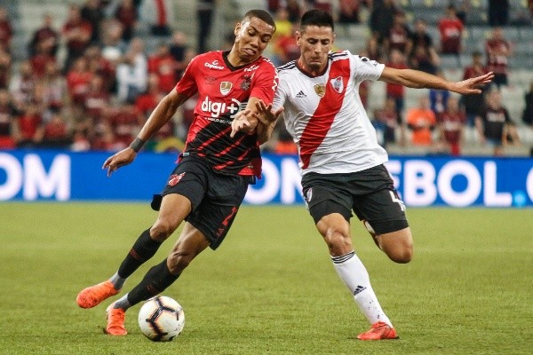 Foto: Gabriel Machado/AGIF – Angileri está no radar de reforços do Flamengo para 2022
