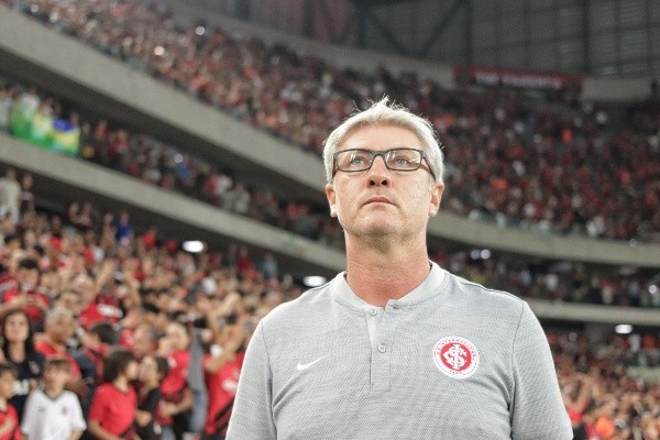 Foto: João Vitor Rezende Borba/AGIF – Odair Helman e Guto Ferreira também estão no radar do Peixe