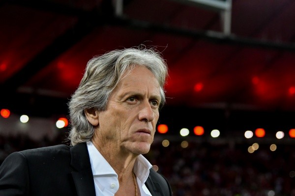 Foto: Thiago Ribeiro/AGIF – Jorge Jesus ainda não definiu clube, mas recebeu propostas do Brasil recentemente