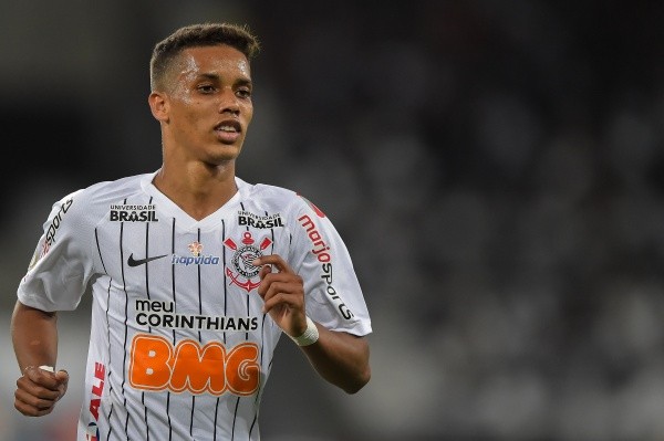 Foto: Thiago Ribeiro/AGIF – Corinthians ainda detém 5% de transferência em definitivo de Pedrinho como clube formador