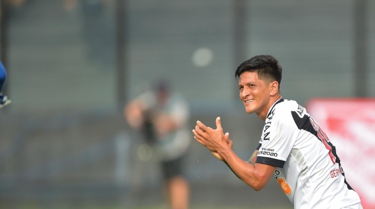 Cano pode jogar no Santos em 2022. Foto:     Thiago Ribeiro/AGIF