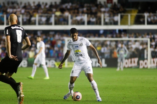Foto:Fernanda Luz/AGIF – Santos somente empatou contra o Bragantino na estreia