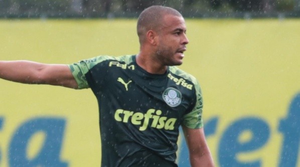 Mayke renovou com o Palmeiras -  Foto: Marcello Zambrana/AGIF