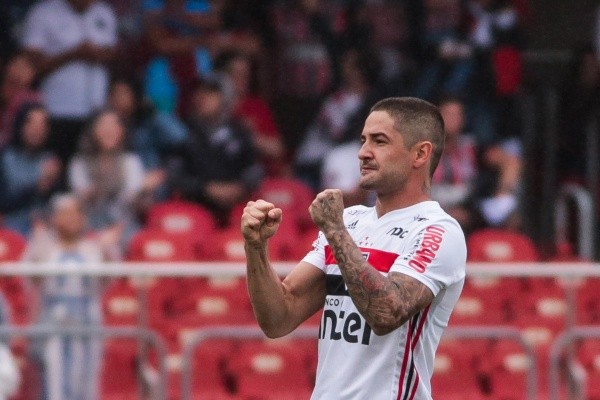 Foto: Marcello Zambrana/AGIF – Pato está treinando fisicamente no CT do São Paulo à espera de propostas