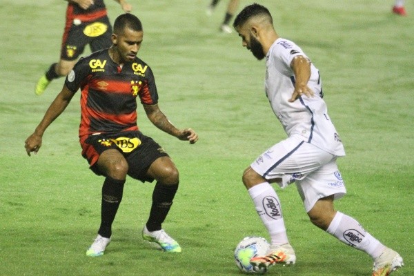 Foto: Marcel Lisboa/AGIF – Felipe Jonatan deve ir para a Europa