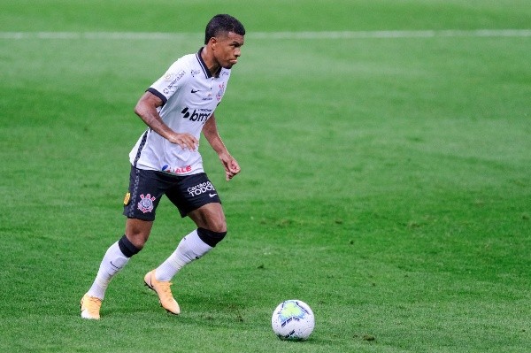 Foto: Marcello Zambrana/AGIF – Léo Natel interessa a clube do Chipre e pode ser negociado em definitivo pelo Corinthians