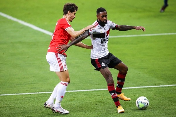 Foto: Pedro H. Tesch/AGIF – Gerson está em baixa no Olympique, após brilhar no Flamengo. Ele e Pedro atuaram juntos em 2020