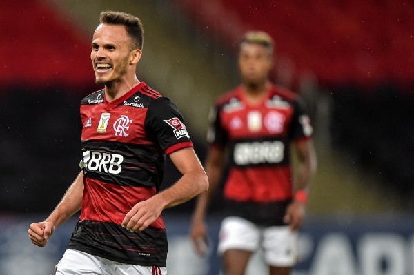 Foto: Thiago Ribeiro/AGIF – Renê não foi relacionado para clássico contra o Vasco e está em rota de saída do Flamengo