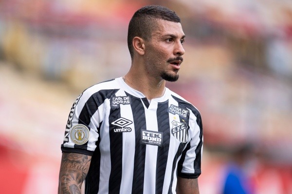 Foto: Jorge Rodrigues/AGIF – Alison teve sua volta pedida por parte de santistas