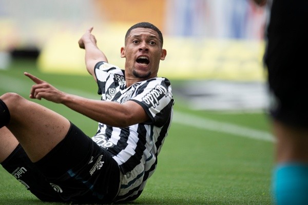 Foto:Jorge Rodrigues/AGIF | Alex sofre lesão de última hora