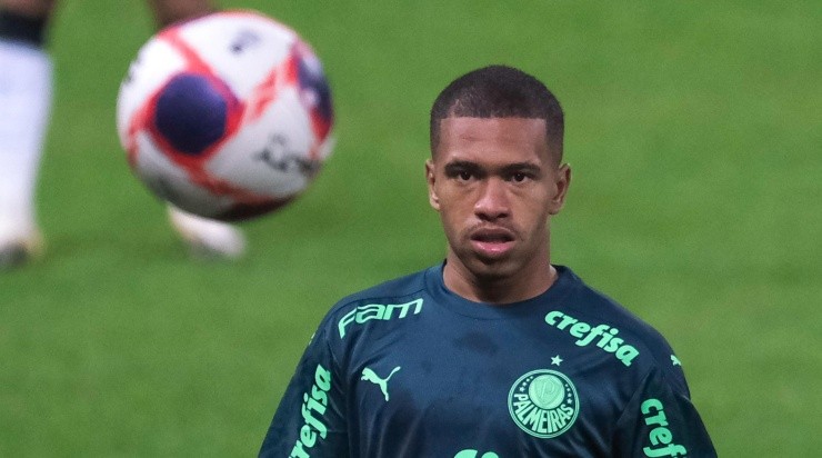 Foto: Marcello Zambrana/AGIF - Lucas Esteves não deve permanecer no Palmeiras para 2022.
