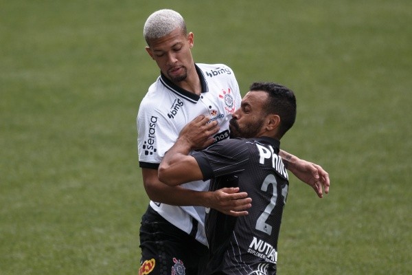 Foto:Ettore Chiereguini/AGIF – João Victor é titular indescutível de Sylvinho no time do Corinthians