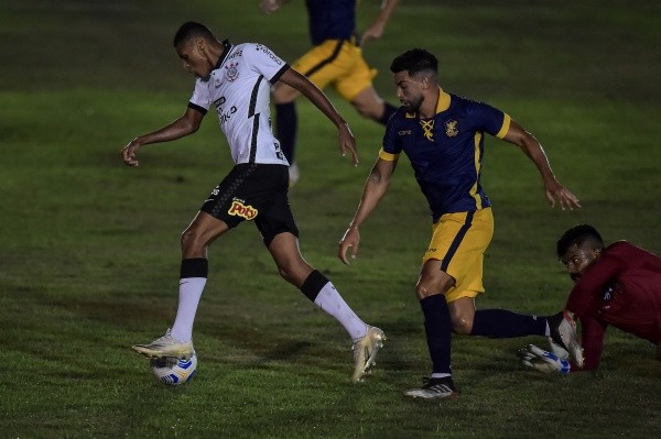 Rodrigo Varanda foi emprestado ao São Bernardo até o fim do Paulistão 2022 (Foto:Thiago Ribeiro/AGIF)