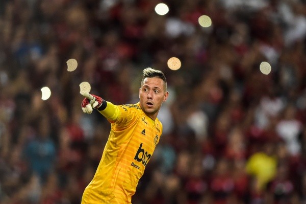 Diego Alves em campo. (Foto: Thiago Ribeiro/AGIF)