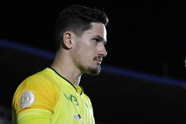 Foto: Heber Gomes/AGIF – Tadeu já esteve na mira do Corinthians há pouco tempo e foi elogiado por Cássio