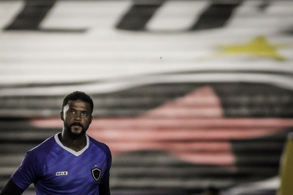 Foto: Guilherme Drovas/AGIF – Aos 38 anos, o goleiro tem contrato com o Taubaté até 18 de abril