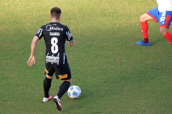Foto: Walmir Cirne/AGIF – Ramiro retornou ao clube após empréstimo ao Al-Wasl