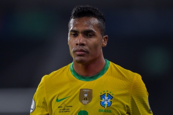 Foto: Thiago Ribeiro/AGIF – Lateral deve seguir no exterior