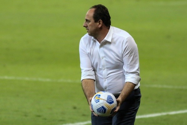 Rogério Ceni é uma das opções para a diretoria santista para comandar o Peixe. (Foto: Fernando Moreno/AGIF)
