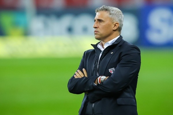 Foto: Pedro H. Tesch/AGIF – Crespo treinou o São Paulo em 2021 e interessa ao CG do Santos