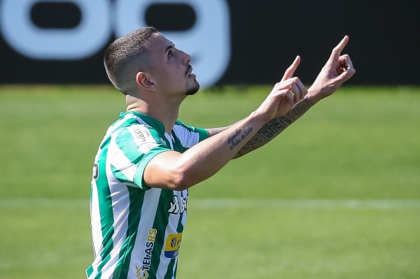 Foto: Pedro H. Tesch/AGIF – Matheus Peixoto foi destaque com a camisa do Juventude com sete gols em 12 jogos no Brasileirão de 2021