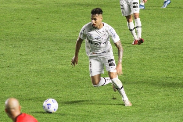 Foto:Fernanda Luz/AGIF | Kaio Jorge vai render grana ao Peixe