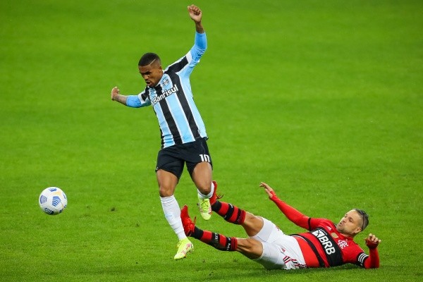 Grêmio x Flamengo em campo pela Copa do Brasil. (Foto: Pedro H. Tesch/AGIF)