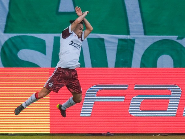 Michael comemorando gol. (Foto: Marcello Zambrana/AGIF)