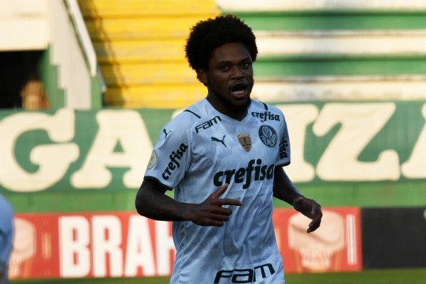 Luiz Adriano deve rescindir com o Palmeiras (Foto: Renato Padilha/AGIF)