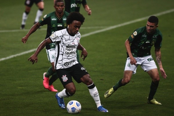 Corinthians em campo. (Foto: Ettore Chiereguini/AGIF)