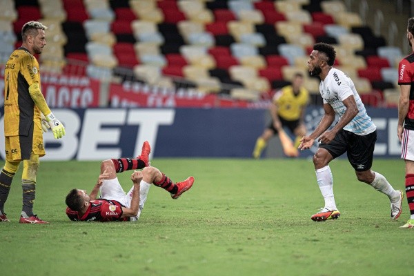 Borja bate Diego Alves no Maracanã e ainda provocou o goleiro do Flamengo (Foto:Jorge Rodrigues/AGIF)