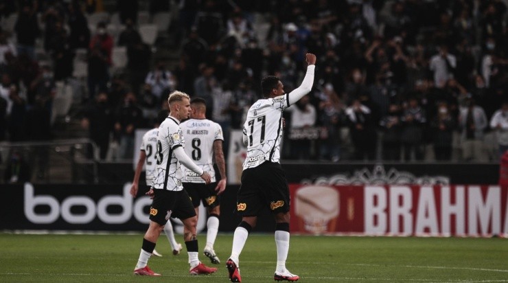 Corinthians venceu o Bahia por 3 a 1 no retorno da torcida à Neo Química Arena (Foto: Ettore Chiereguini/AGIF)