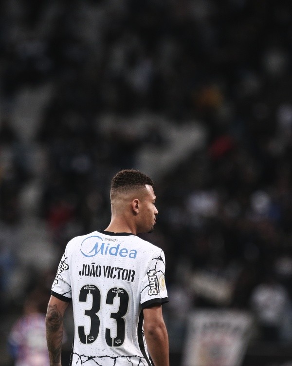 (Foto: Ettore Chiereguini/AGIF) Sylvinho adota método para utilizar base do Corinthians