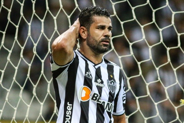Foto:Fernando Moreno/AGIF – Diego Costa está por pouco de rescisão no Galo e Corinthians já teria definido até salário ao camisa 9