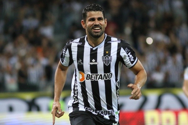 Foto: Fernando Moreno/AGIF | Diego Costa pode ser envolvido em troca com o Corinthians