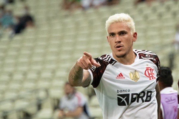Foto: Kely Pereira/AGIF – Pedro deve seguir no Flamengo na próxima temporada