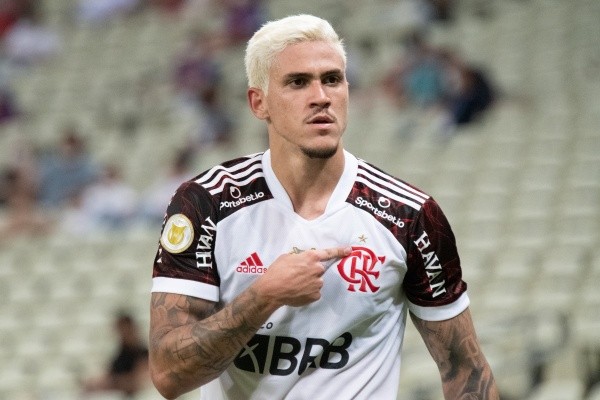 Foto:Kely Pereira/AGIF – Pedro deve ganhar chances no time titular do Flamengo com a chegada de Paulo Sousa