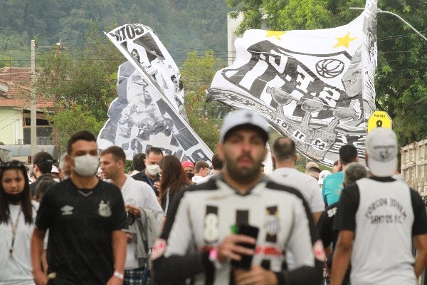Torcida do Santos na Vila Belmiro. (Foto:  Fernanda Luz/AGIF)