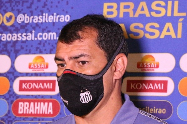 Foto: Fernando Moreno/AGIF – Carille foi pedido por santistas