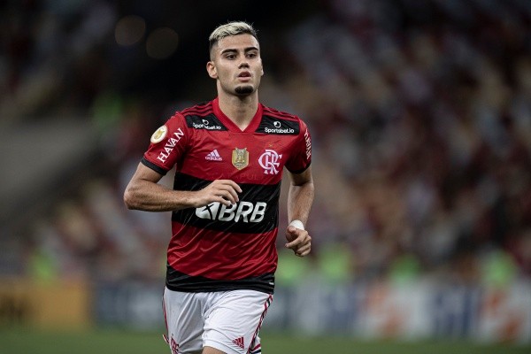 Jorge Rodrigues/AGIF. Andreas Pereira em partida do rubro-negro pelo Campeonato Brasileiro de 2021.