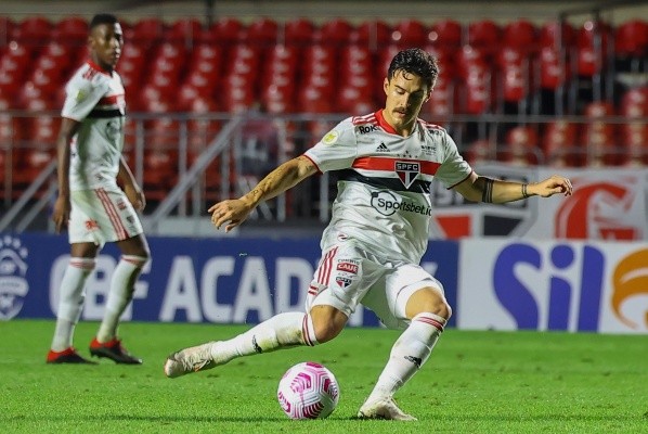 Foto: Marcello Zambrana/AGIF – Gabriel Neves não tem tido muitas chances com Rogério Ceni e foi sugerido ao Santos